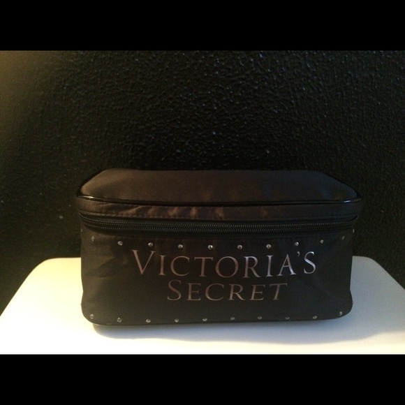 Victoria's Secret Handbags - 🔥Victoria’s Secret.